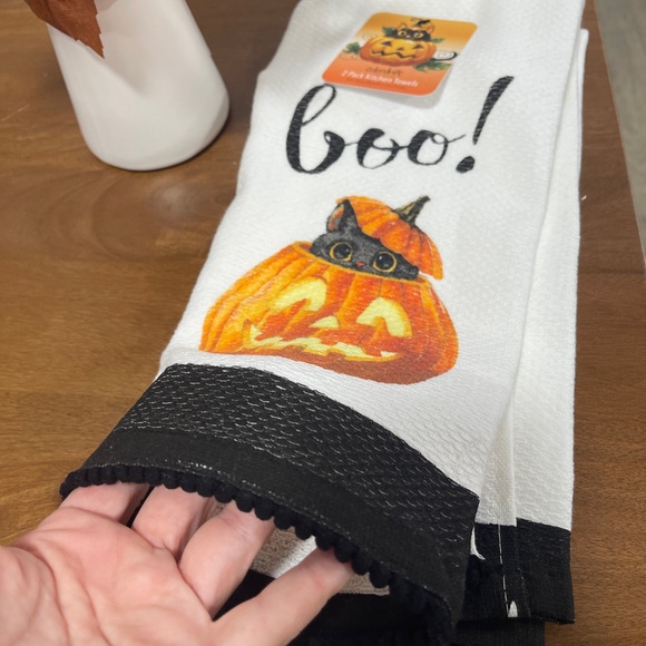 Halloween Black Cat in Jack o’lantern 🎃🐈⬛Boo kitchen hand towels set of 2 NWT - Picture 2 of 4